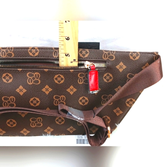 The SHOW STOPPER Fanny Pack - Picture 10 of 16